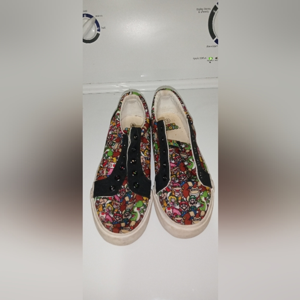 Super Mario boys size 5 shoes